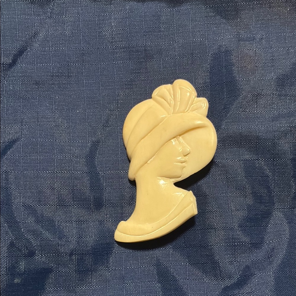 Vintage! Beautiful Brooch